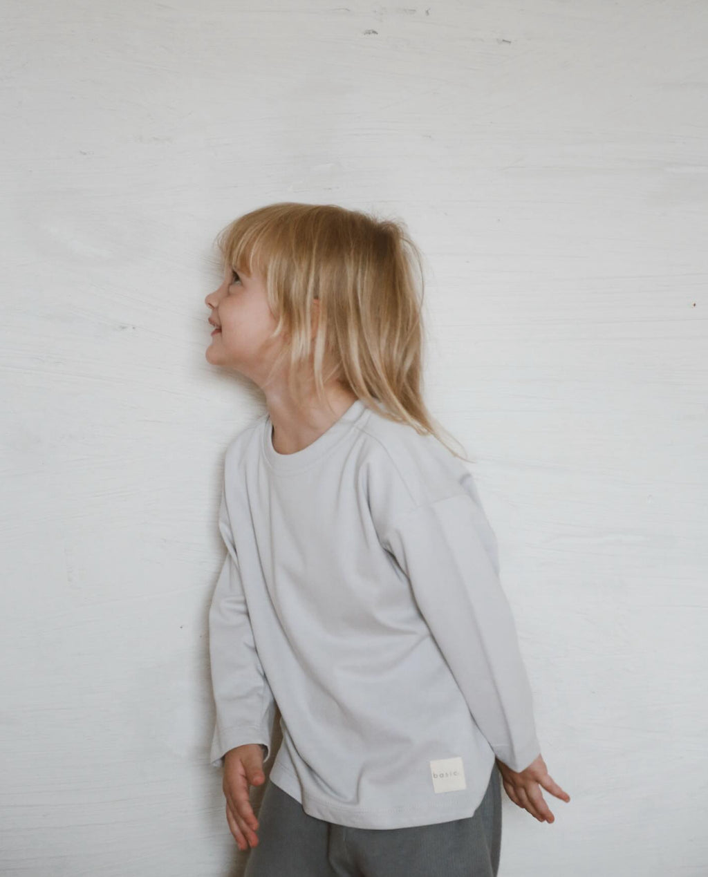 Graues Basic-Langarmshirt