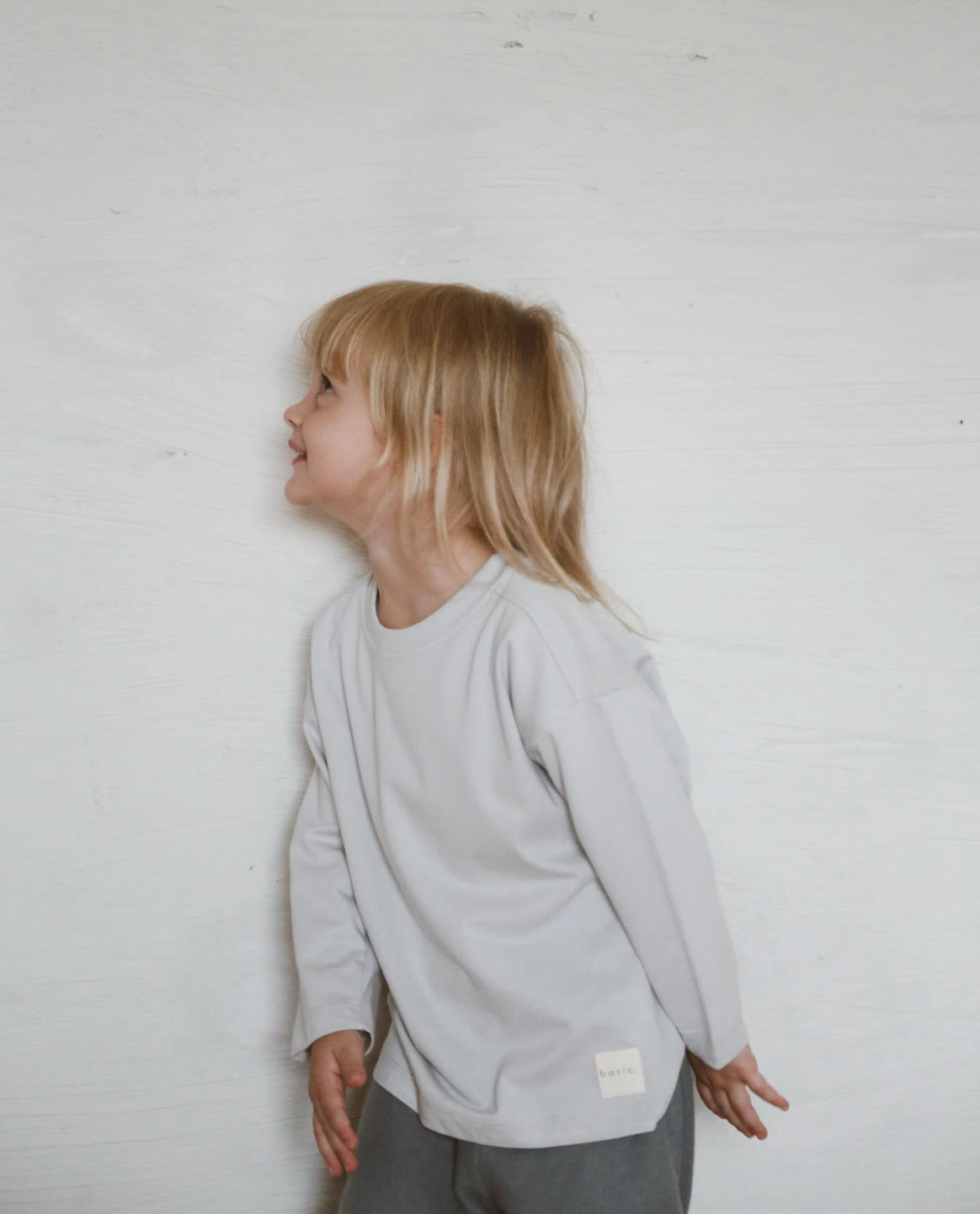 Graues Basic-Langarmshirt