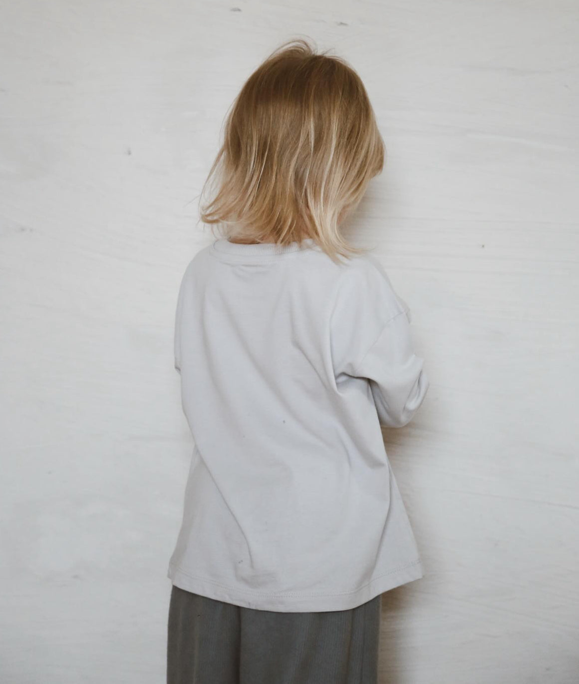 Graues Basic-Langarmshirt